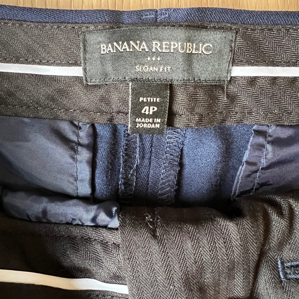 Banana Republic Sloan Fit Ankle/Cropped Navy Pants- Size 4P